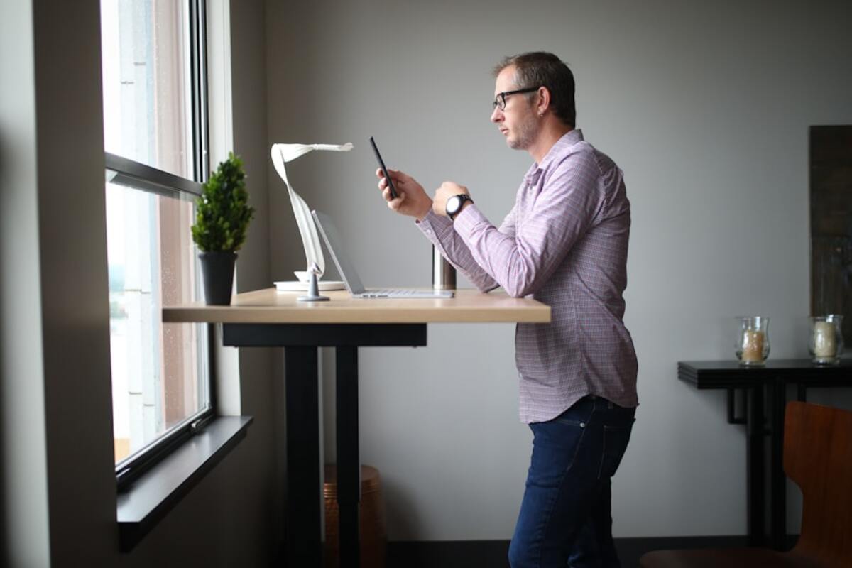 “Text Neck” Is Real: The Sneaky Neck-and-Headache Loop (and How to Break It in 2 Minutes)