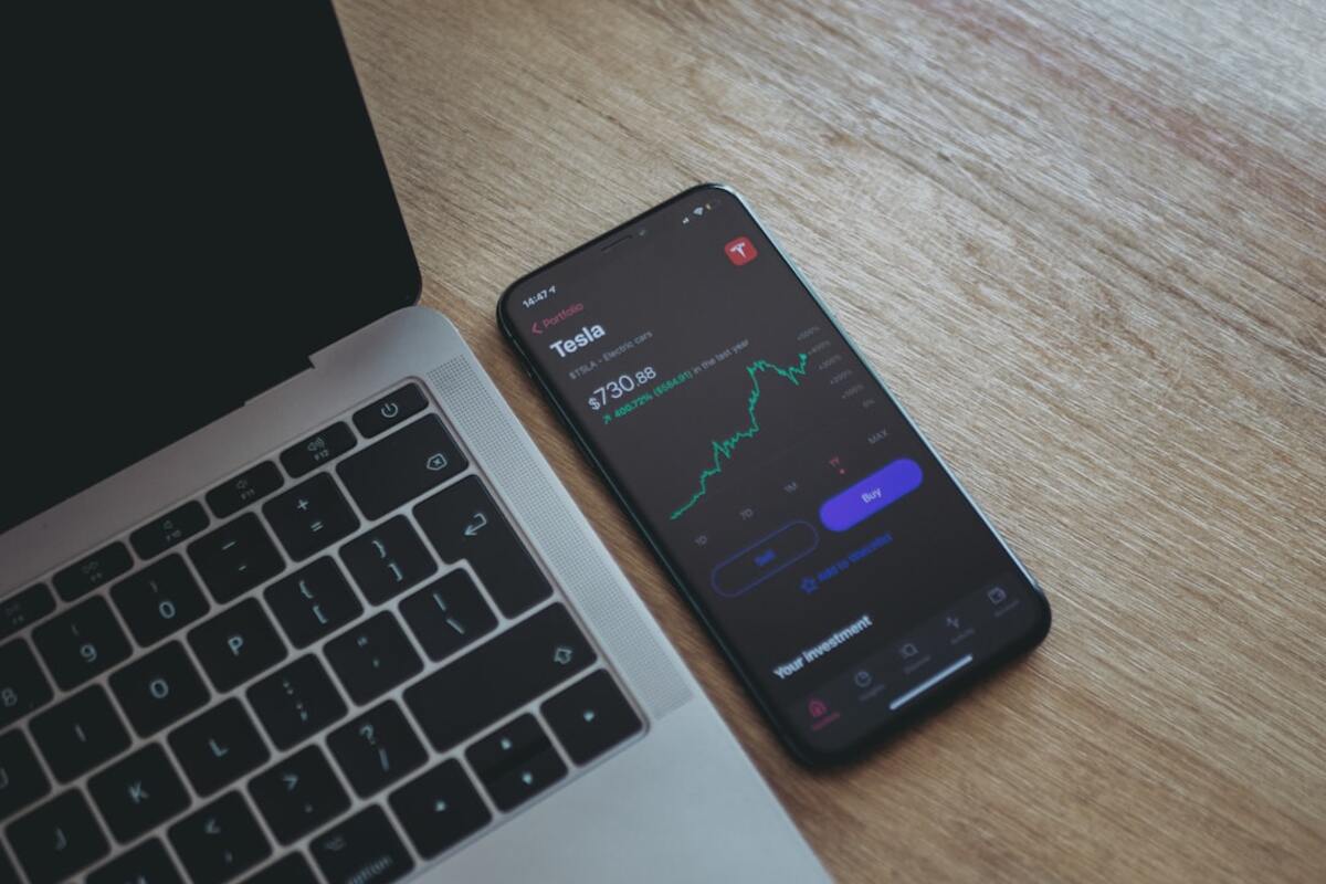Index Funds vs. ETFs: Same Playlist, Different App — Which One Fits Your Life?