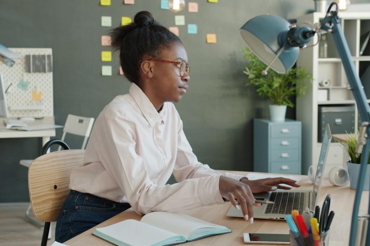 The 20-Minute Rule: How to Handle Eye Strain from Screens Without Guesswork