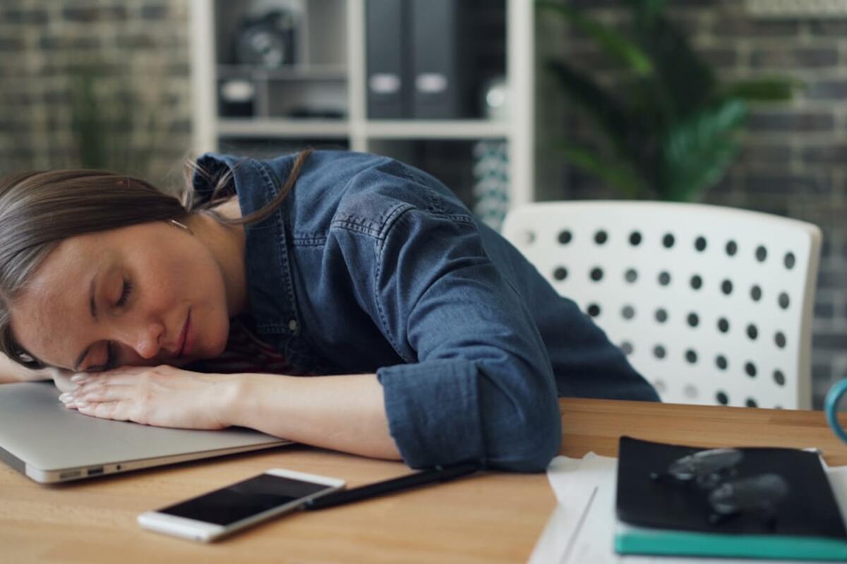 The “90-Second Reset”: How Micro-Breaks Stop Screen Fatigue Before It Starts