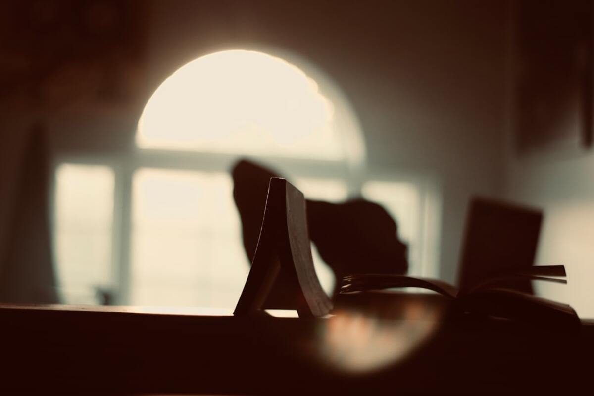 The Input Fast Hour: 60 Minutes Without Feeds to Reclaim Focus and Mood